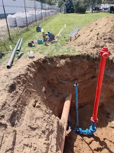 Złącza instalacji przeciwpożarowej zjedzone przez rdzę - zbliżenie